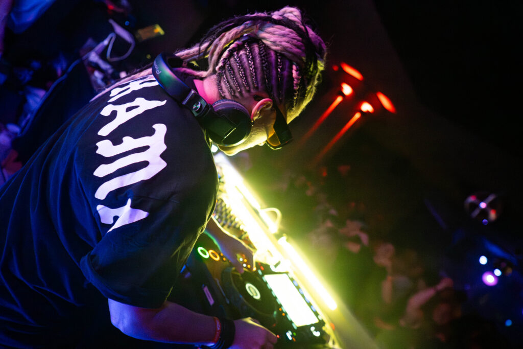 lesbian clubbing